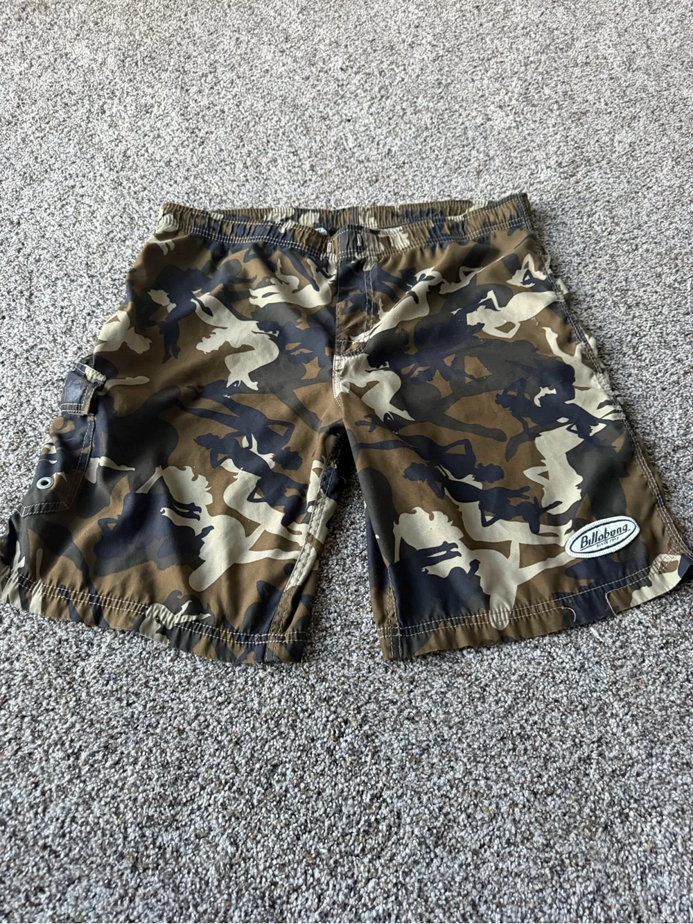 Vintage Y2K Billabong Pin Up Girl Camo Board Shorts Men's 32 Surf Cargo